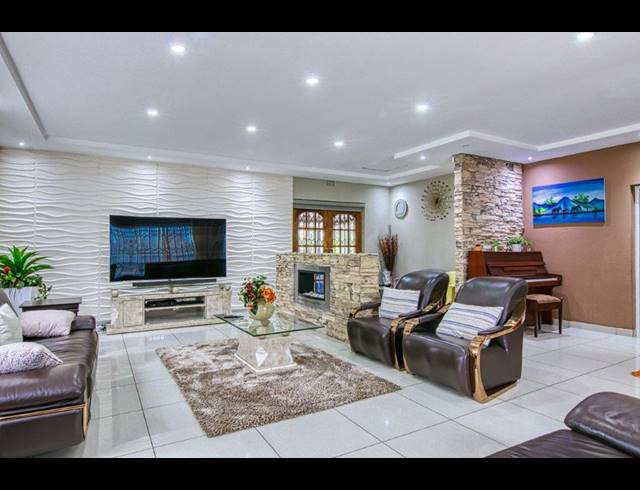 3 BEDROOM APARTMENT FOR SALE IN KENSINGTON B